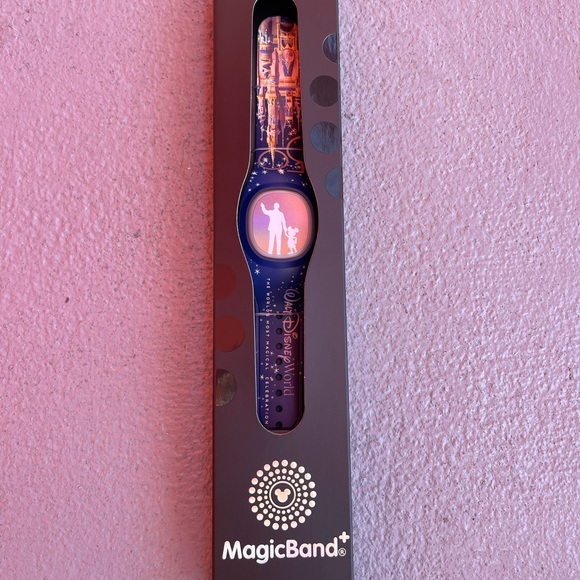 ❌SOLD❌ NEW Disney MAGICBAND+ MagicBand PLUS WDW 50th Anniversary Walt & Mickey - Picture 2 of 11